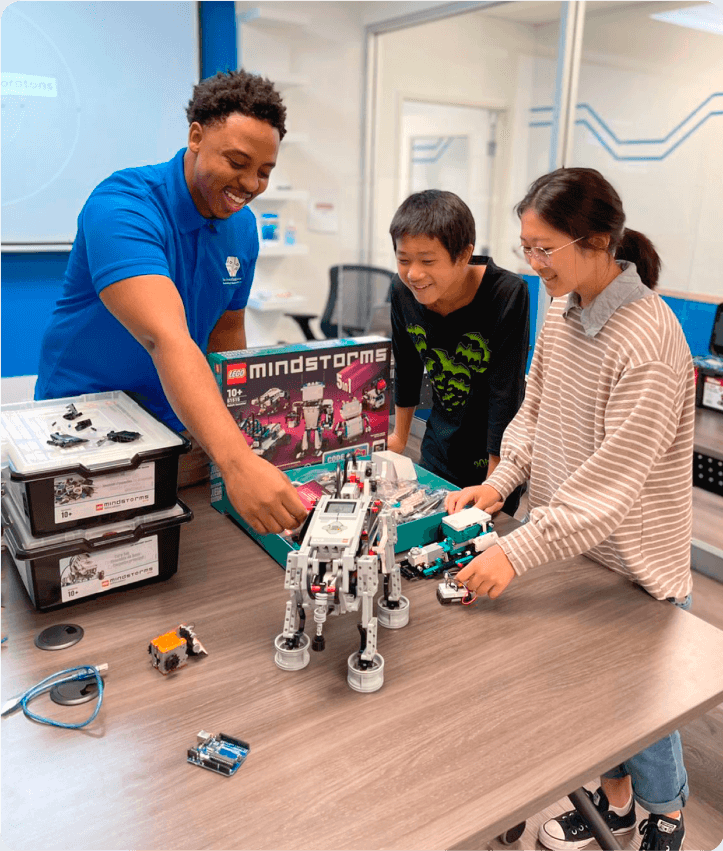 The Tech Steam Center Working With Mindstorms In After School Programs.png